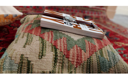 Artistic Ways to Use Cushions for Home Décor