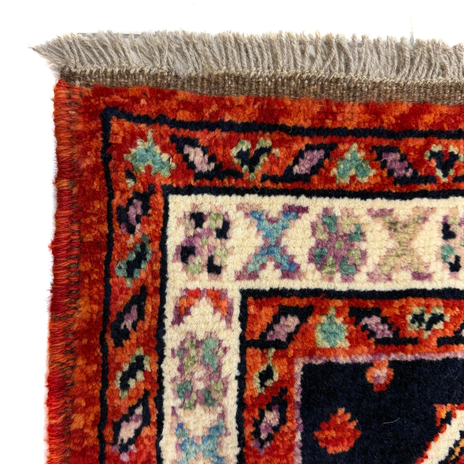 Hand-Knotted Red Medallion Shirazi Area Rug – 5' 4" x 6' 7" ft (162 x 200 cm) | SKU: R39751