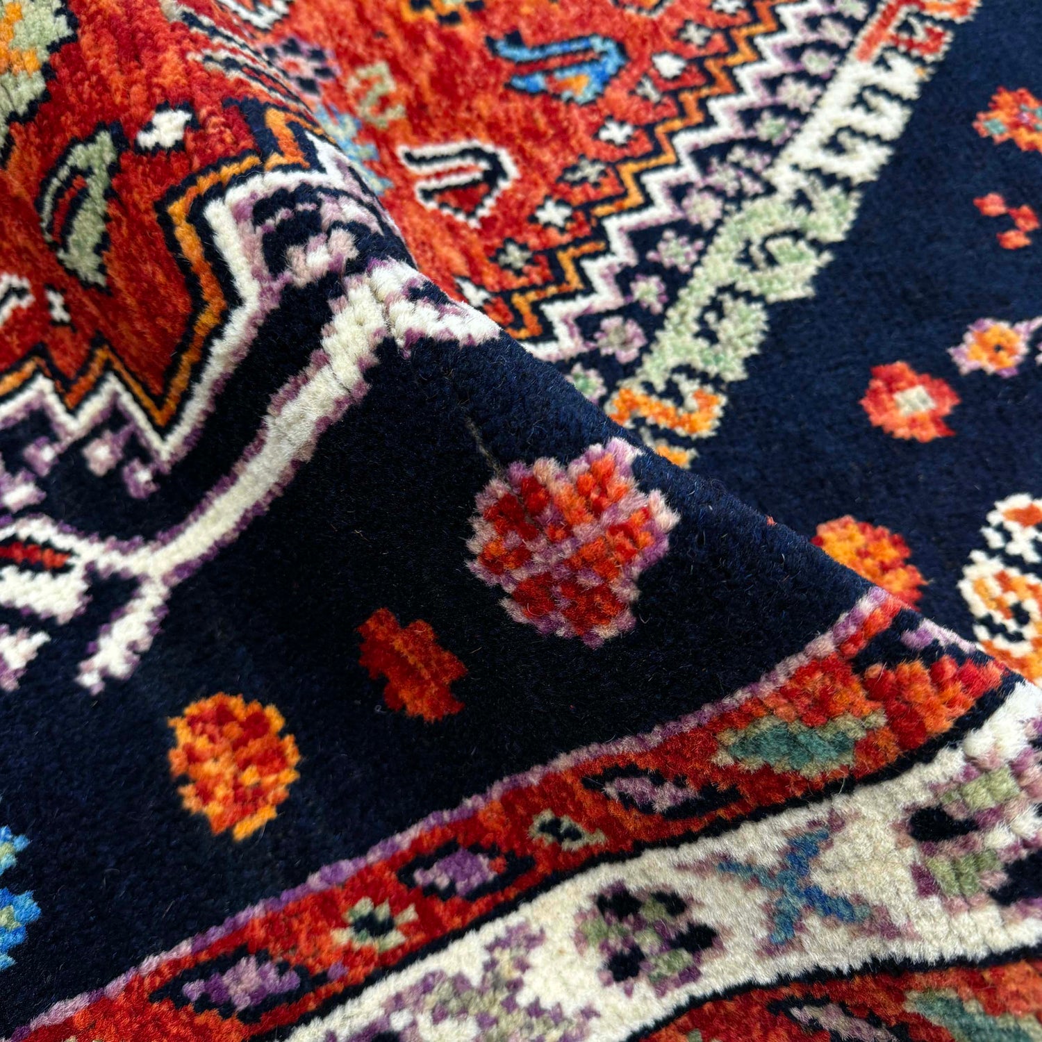 Hand-Knotted Red Medallion Shirazi Area Rug – 5' 4" x 6' 7" ft (162 x 200 cm) | SKU: R39751