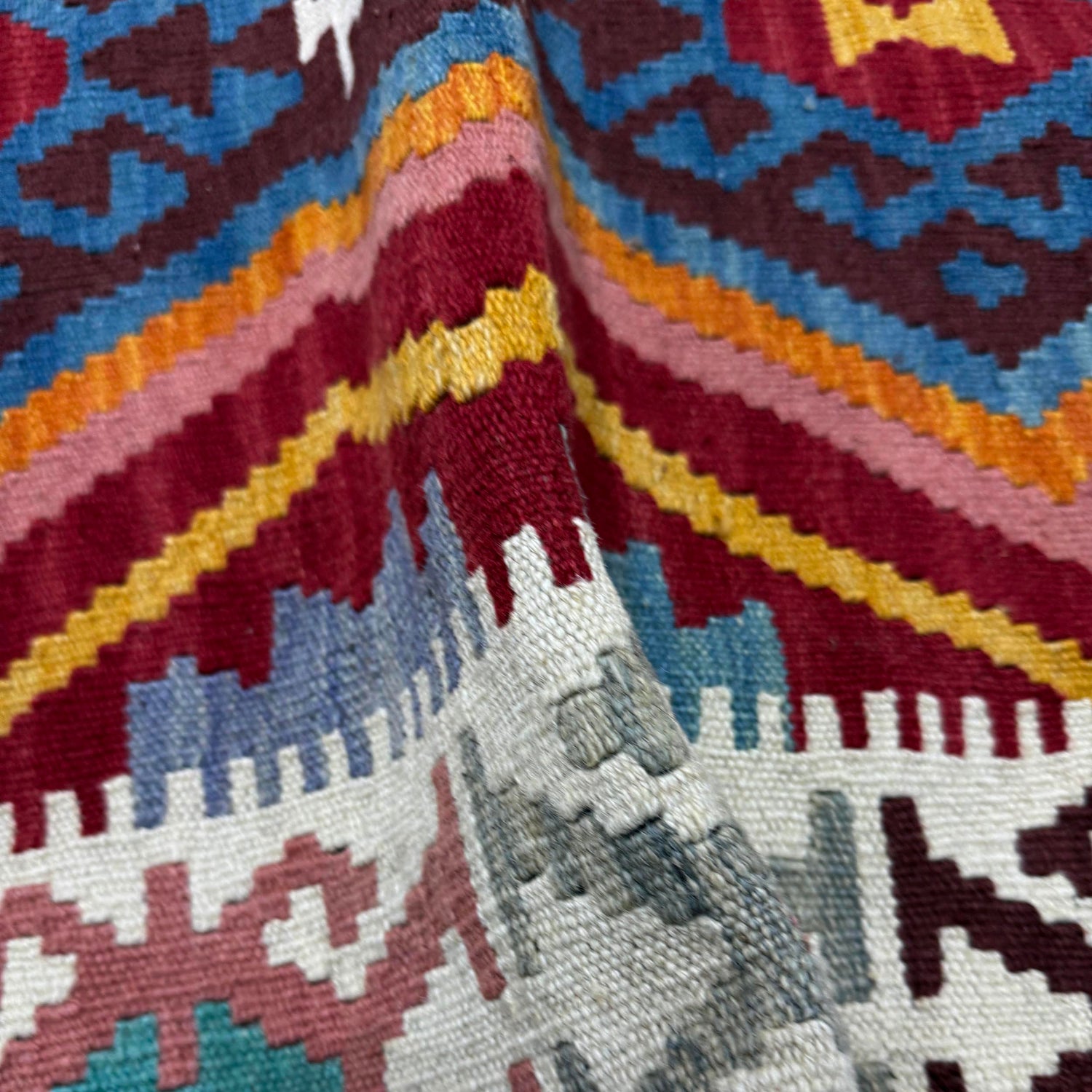 Handmade Vegetable Kelim – 3' 5" x 4' 11" ft (103 x 150 cm) | SKU: Y39678
